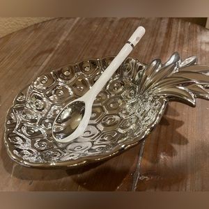Porcelain Pineapple Bowl & spoon spreader made by Pampa Bay in silver & white.